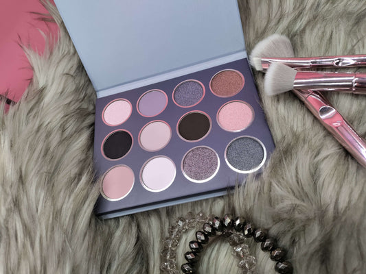 The Bold and Luscious Cosmetics Silver Moon Eye Palette is very glamorous and classy with silvers, greys and blacks as the colors.  This palette features 5 shimmery grey and silver shades of eye shadow.
