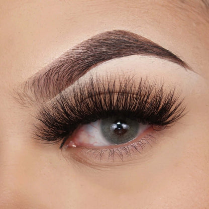 Lydia is a lash that is even lengthed and makes the eye look longer and fuller. 