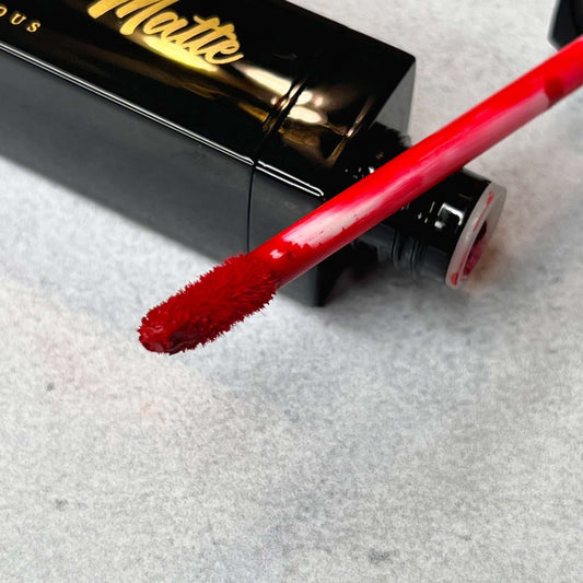 A close up of the fluffy lip wand included in the Bold and Luscious Diva Matte Lipstick color Blush. Here you can see the red color which is vibrant and pure red. 